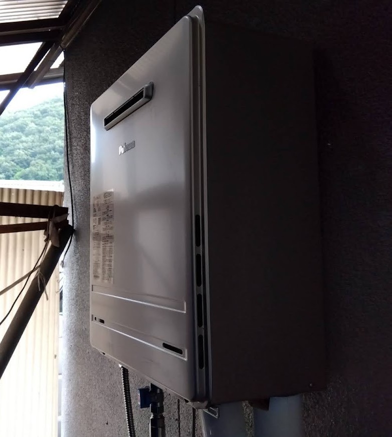 福山市にて黒煙トラブルが起きる石油ボイラーからPalomaガス給湯器への交換工事②施工後