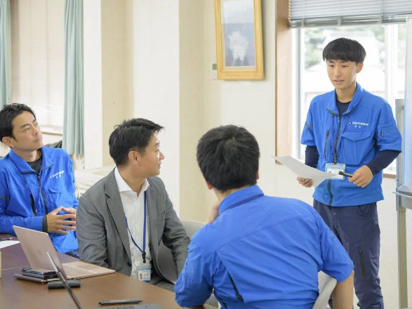 配管の現場作業スタッフ