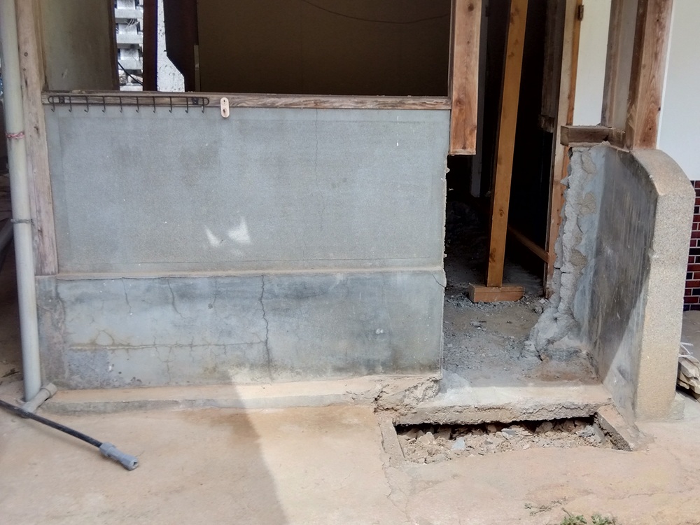 神石高原町の水回りリフォーム事例｜浴室・トイレ改修＋ガス給湯器取替解体中