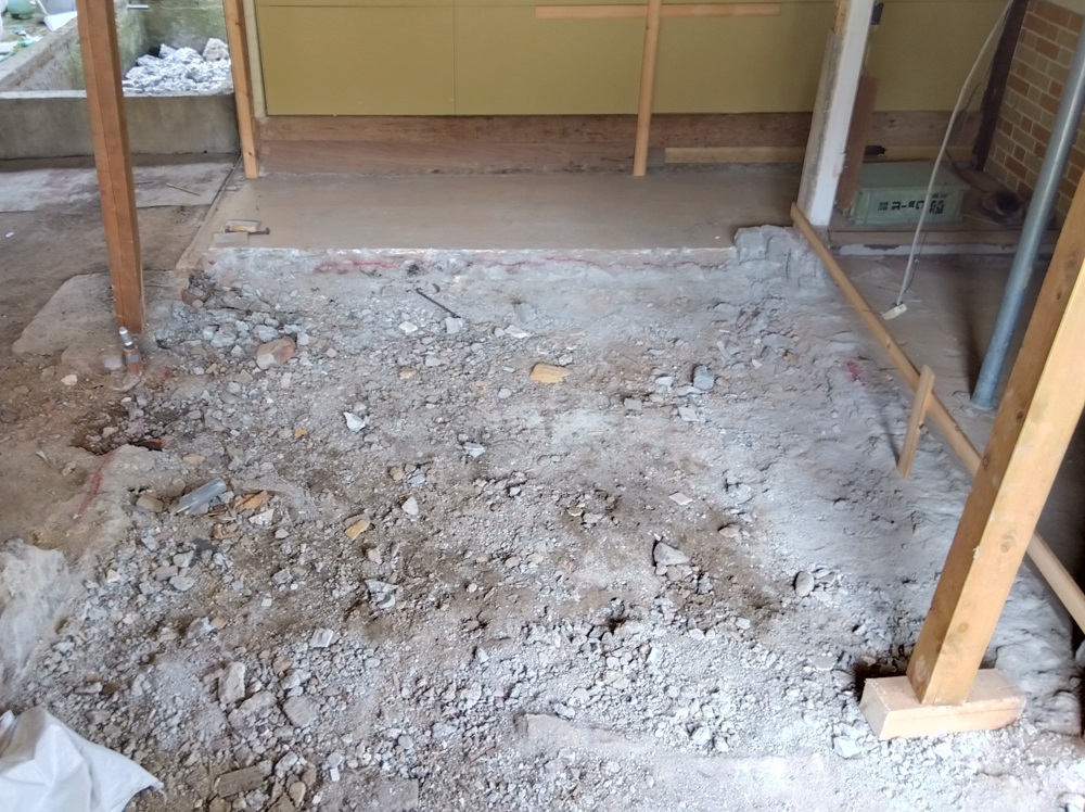 神石高原町の水回りリフォーム事例｜浴室・トイレ改修＋ガス給湯器取替解体後