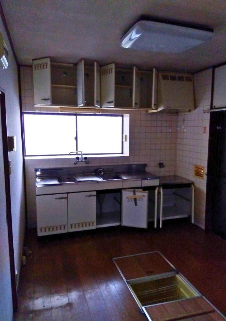 【庄原市】中古戸建を入居前にリフォーム|キッチン交換・フローリング施工事例