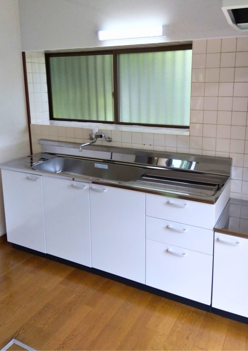 【庄原市】中古戸建を入居前にリフォーム|キッチン交換・フローリング施工事例